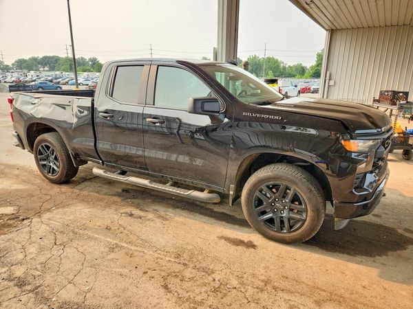 2025 CHEVROLET SILVERADO Custom — Passenger 3/4