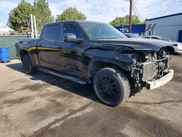 2022 TOYOTA TUNDRA SR5