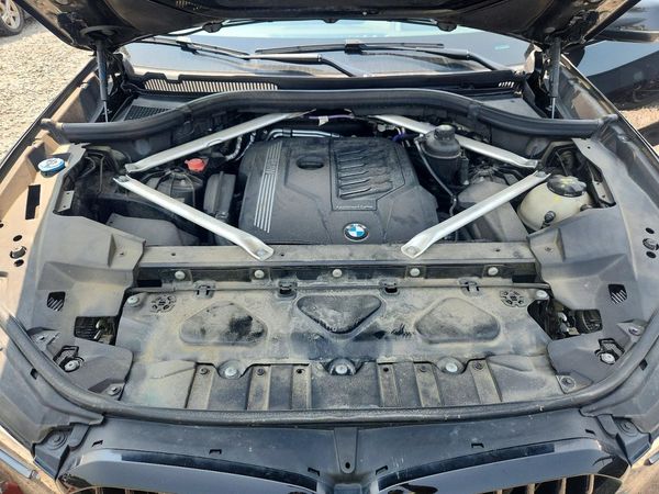 2022 BMW X5 xDrive40i — Engine bay