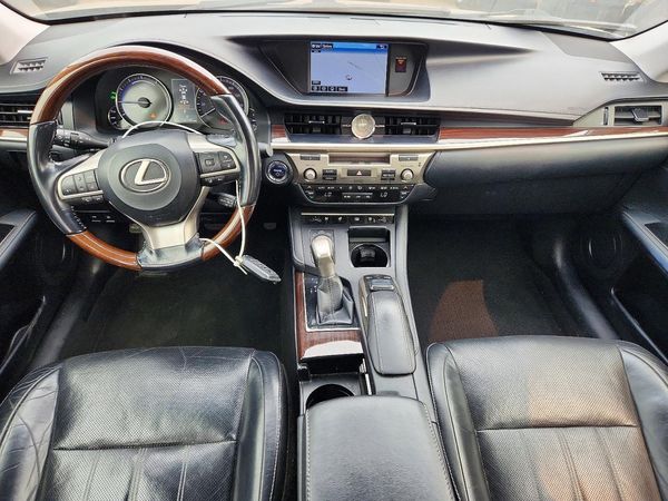 2016 LEXUS ES
