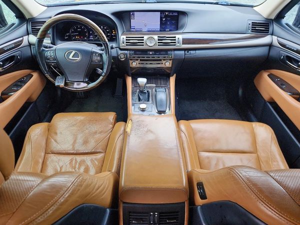 2013 LEXUS LS 460