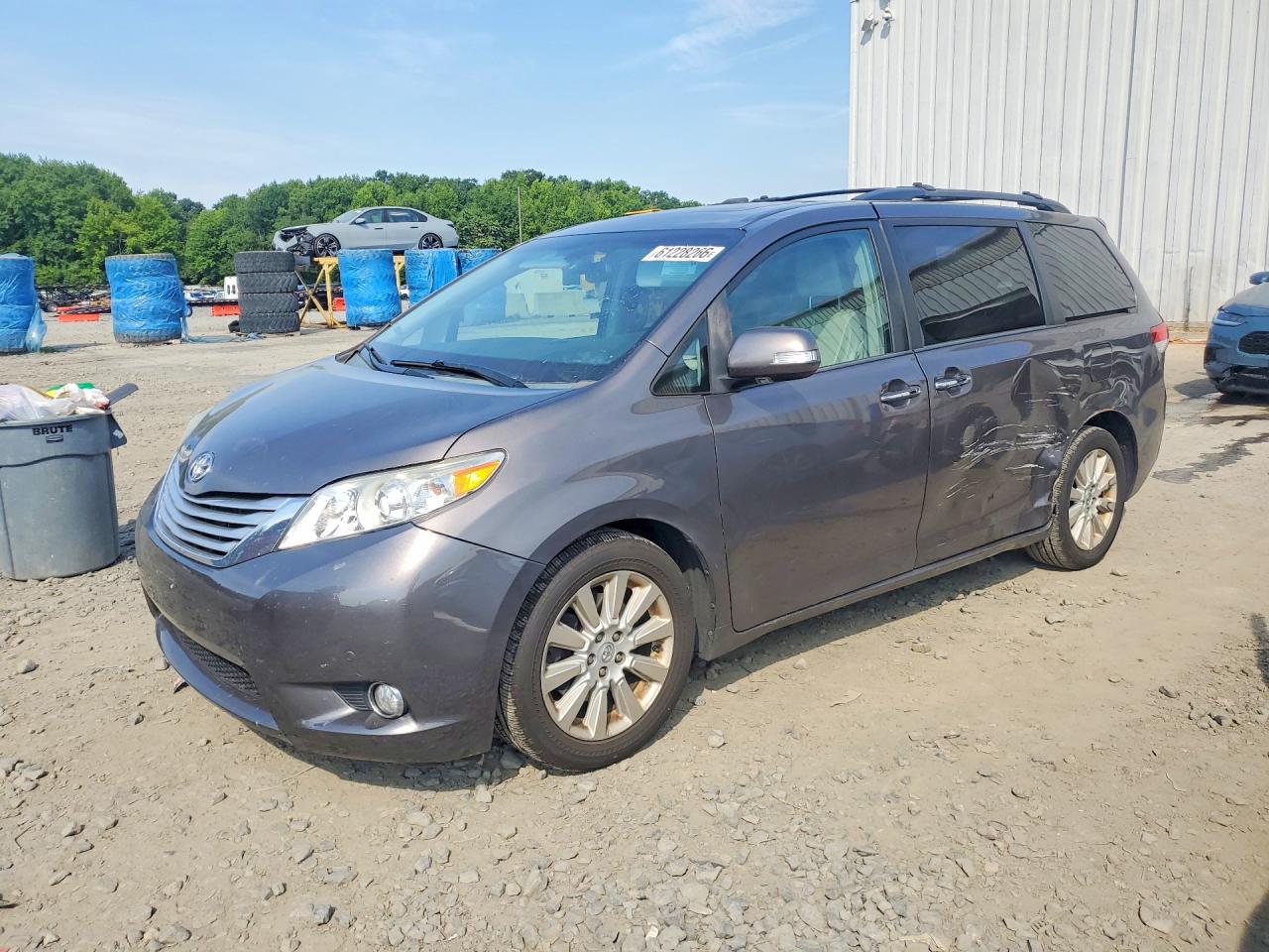 2013 TOYOTA SIENNA