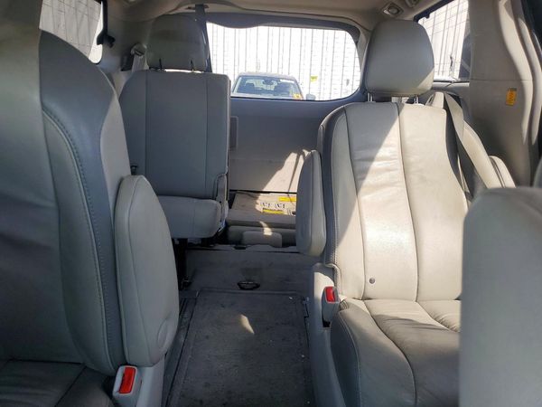 2013 TOYOTA SIENNA