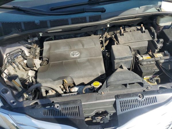 2013 TOYOTA SIENNA