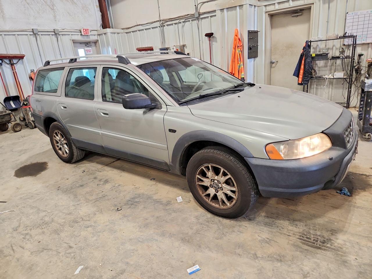2005 VOLVO XC70