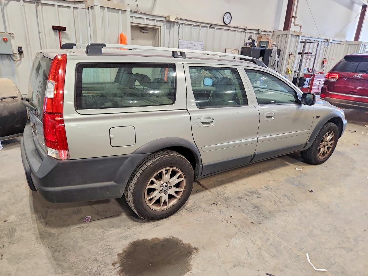 2005 VOLVO XC70
