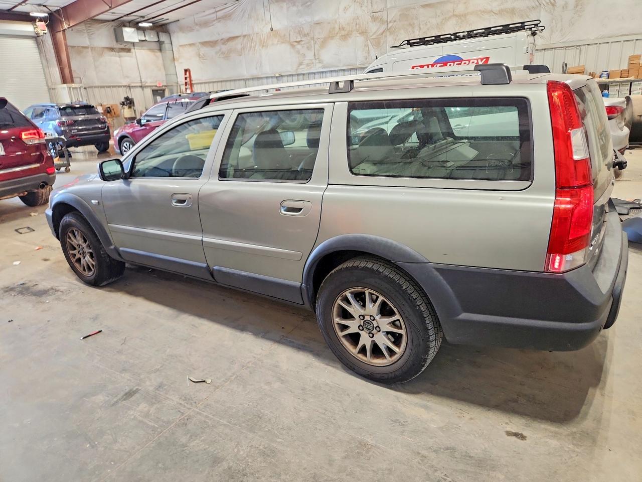 2005 VOLVO XC70