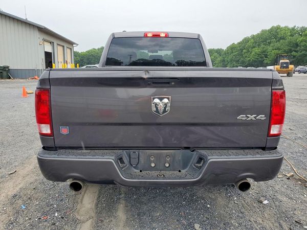 2018 RAM 1500 ST QUAD CAB 4X4