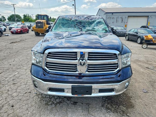 2018 RAM 1500 SLT QUAD CAB 4X2