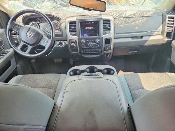 2018 RAM 1500 SLT QUAD CAB 4X2