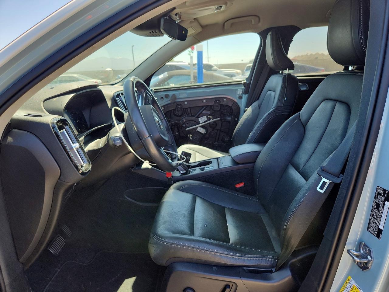 2019 VOLVO XC40 Momentum