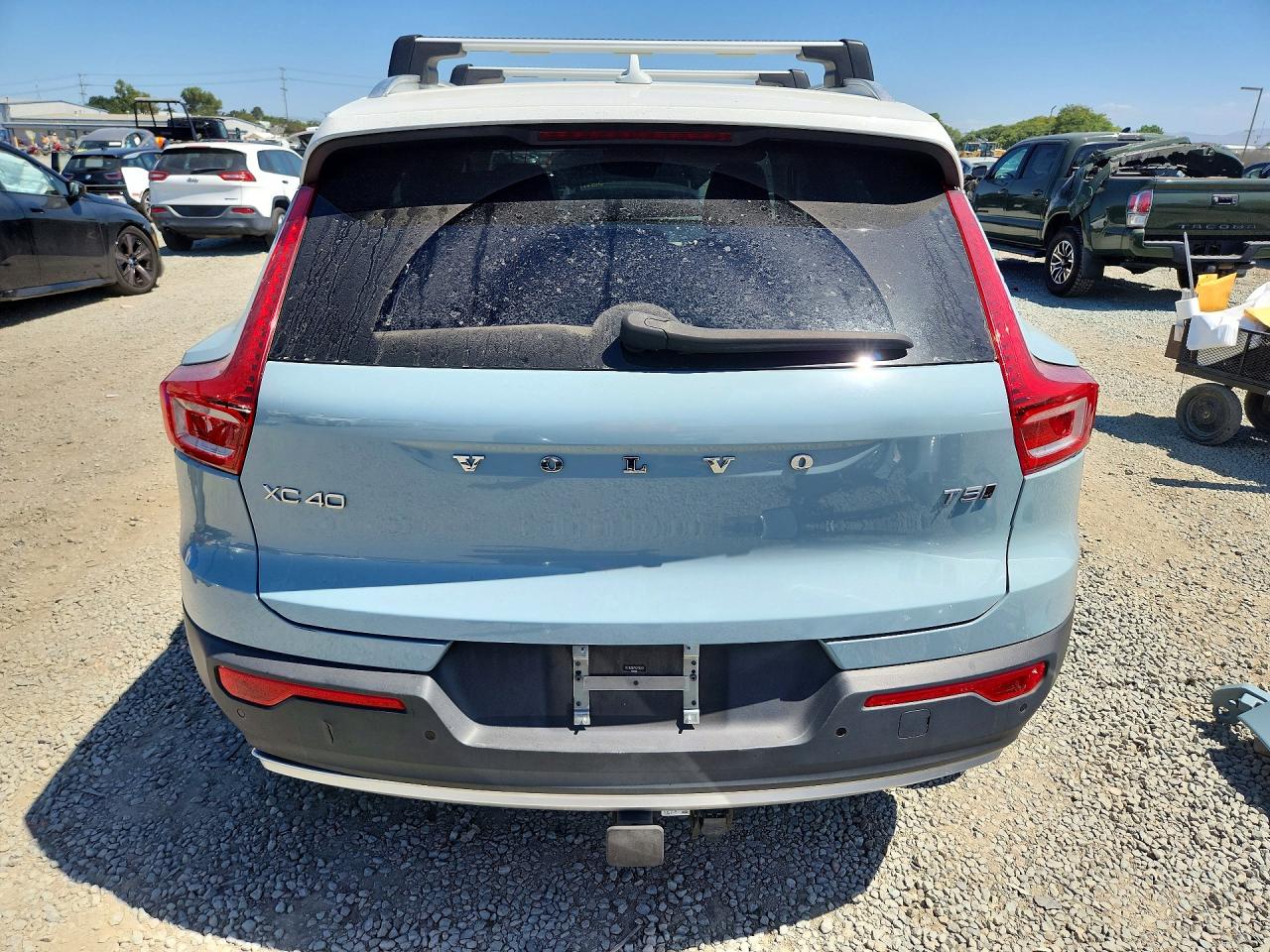 2019 VOLVO XC40 Momentum