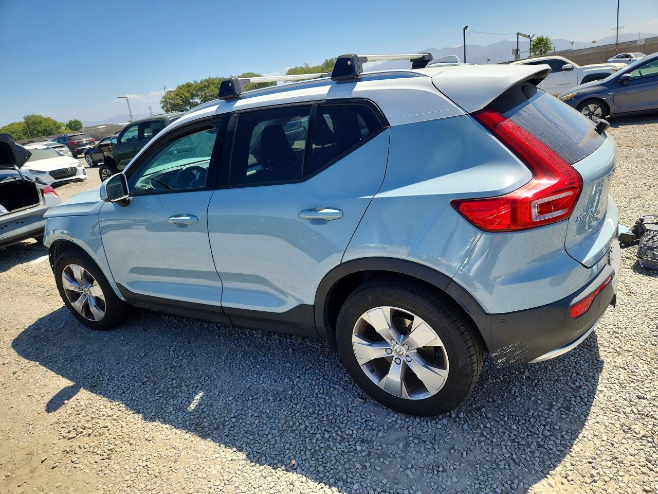 2019 VOLVO XC40 Momentum