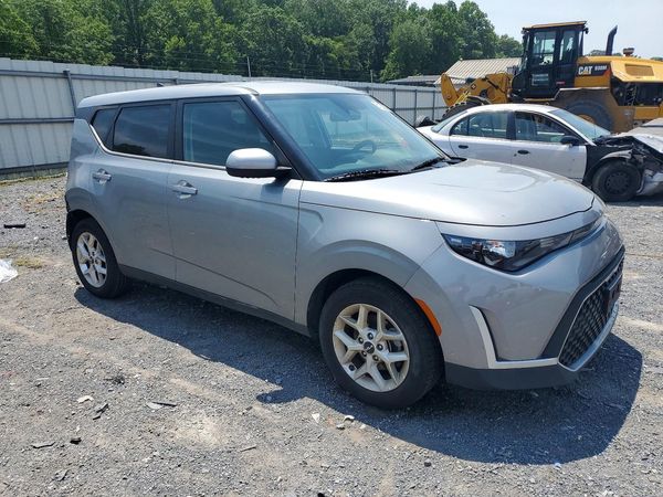 2023 KIA SOUL LX, S