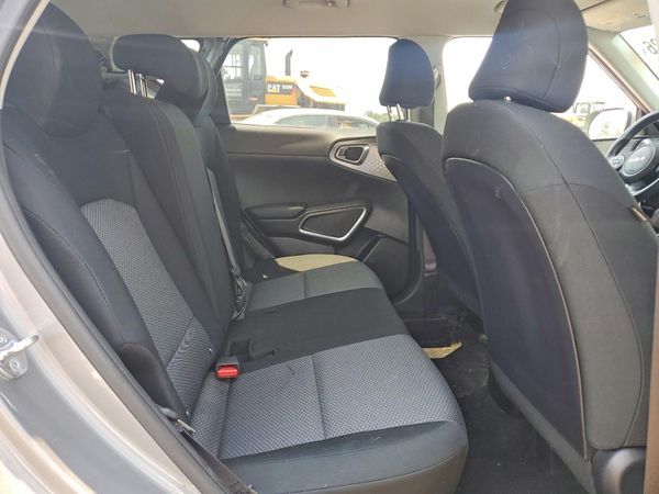 2023 KIA SOUL LX, S