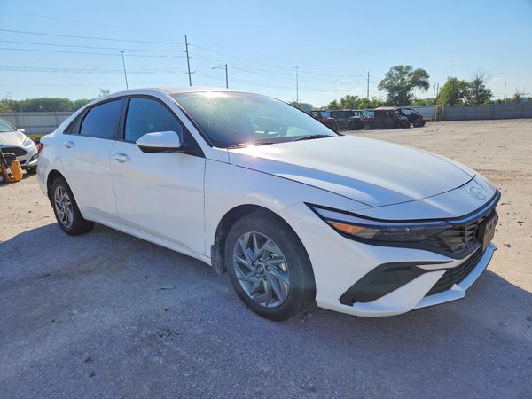 2025 HYUNDAI ELANTRA HY Blue, SEL Sport — Passenger 3/4
