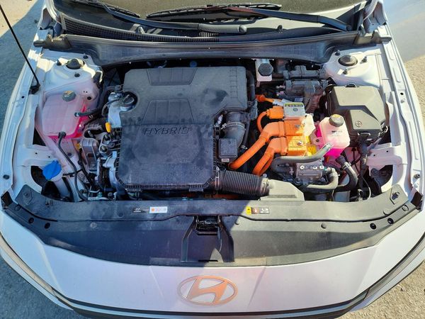 2025 HYUNDAI ELANTRA HY Blue, SEL Sport — Engine bay