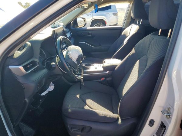 2021 TOYOTA HIGHLANDER LE