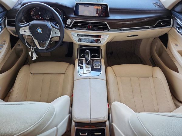 2020 BMW 740