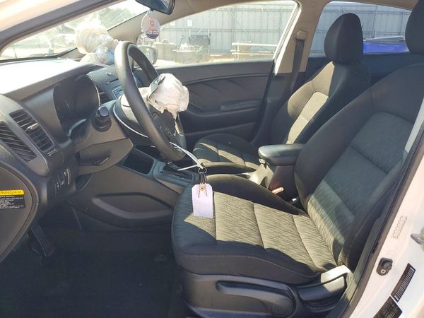 2016 KIA FORTE GL (Middle-Low Grade)