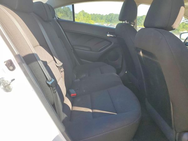 2016 KIA FORTE GL (Middle-Low Grade)
