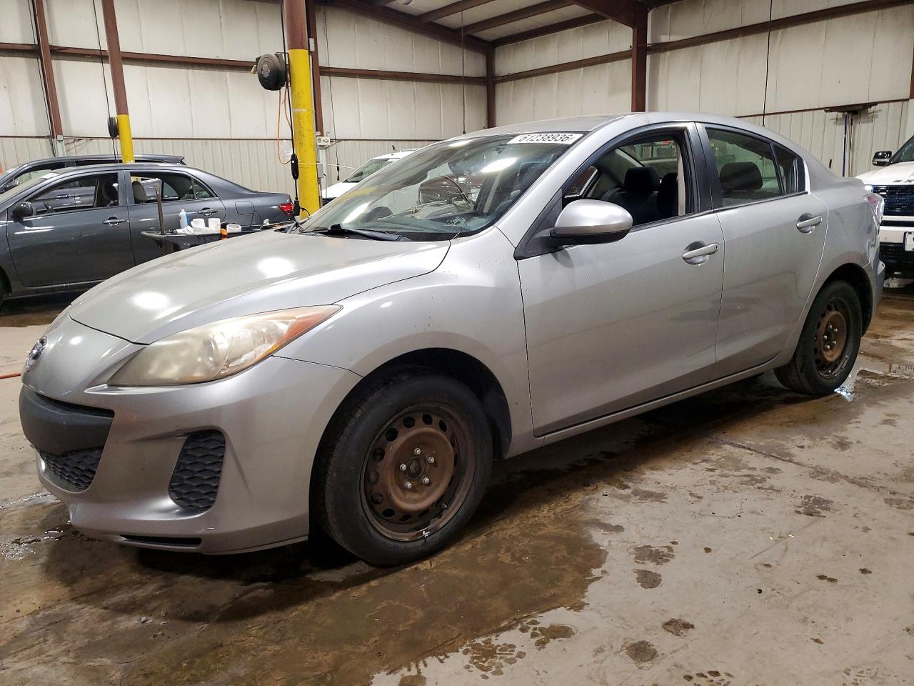 2013 MAZDA 3 SV/Base