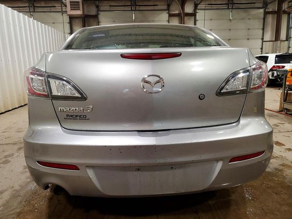 2013 MAZDA 3 SV/Base