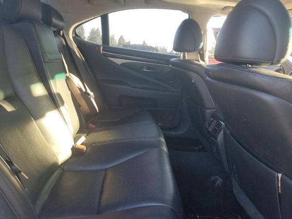 2016 LEXUS LS 460