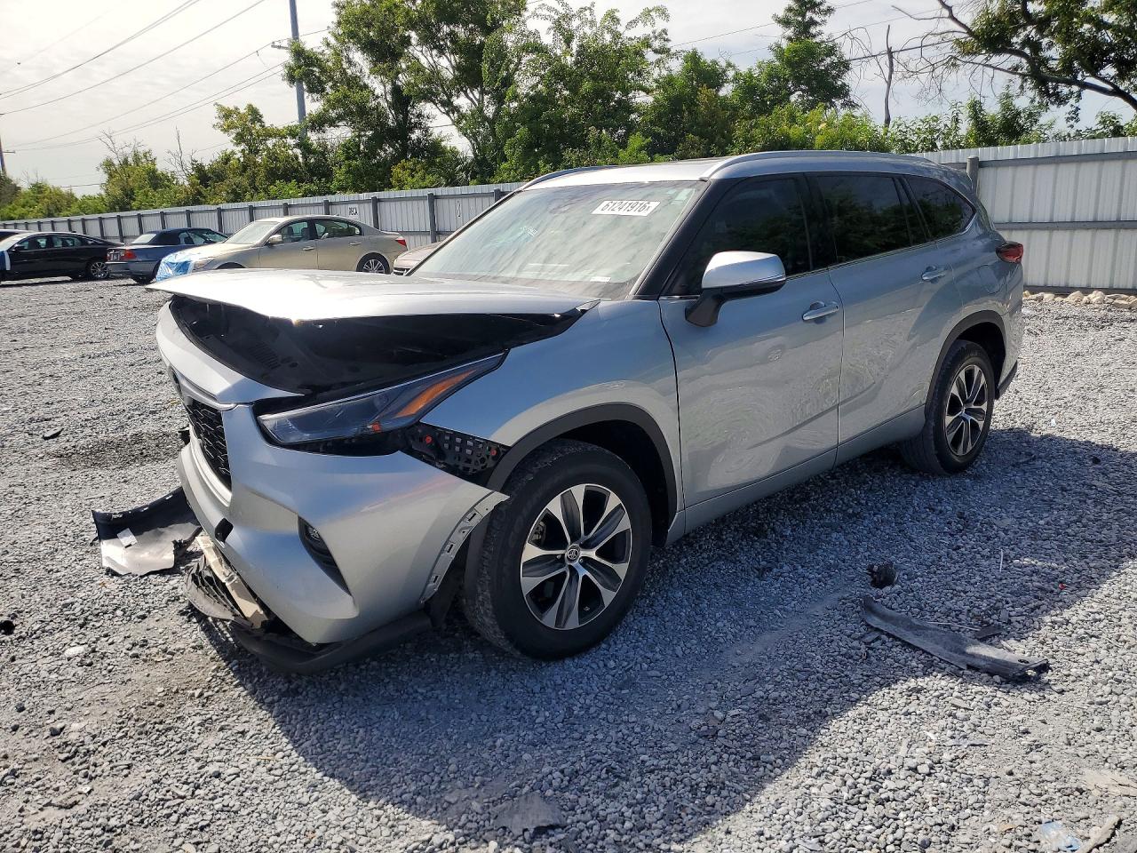 2022 TOYOTA HIGHLANDER XLE