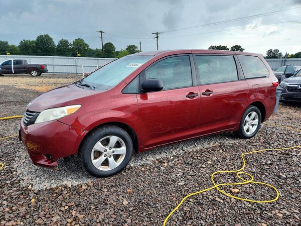 2017 TOYOTA SIENNA L