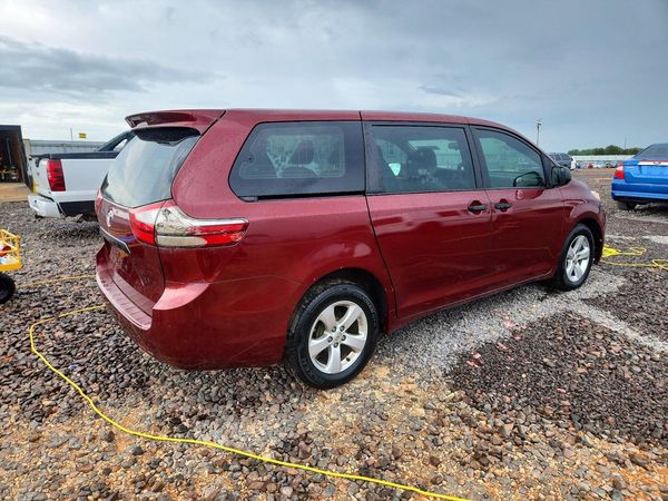 2017 TOYOTA SIENNA L