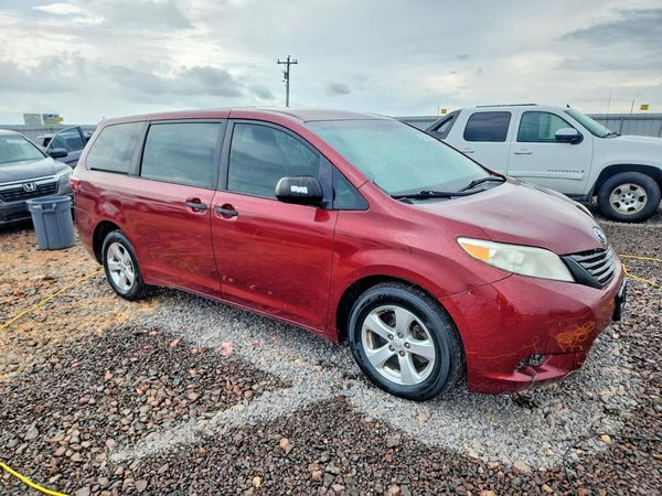 2017 TOYOTA SIENNA L