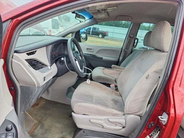 2017 TOYOTA SIENNA L