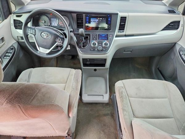 2017 TOYOTA SIENNA L