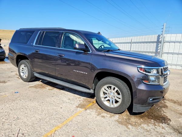 2016 CHEVROLET SUBURBAN LT — Passenger 3/4