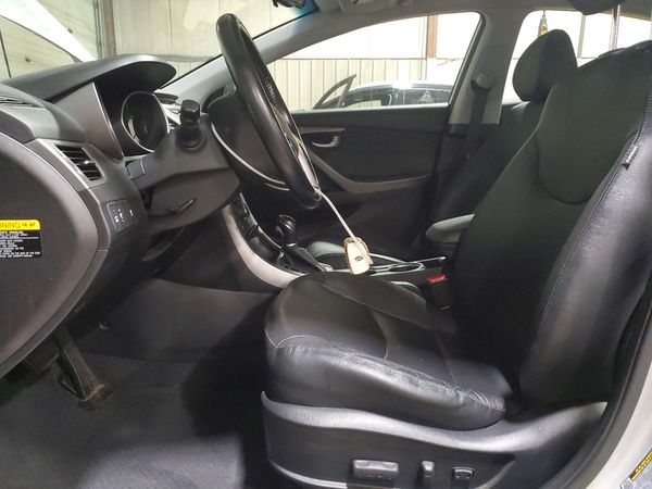 2014 HYUNDAI ELANTRA GLS (Middle) — DENT
