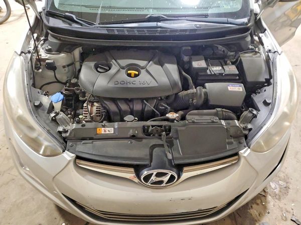 2014 HYUNDAI ELANTRA GLS (Middle) — Engine bay