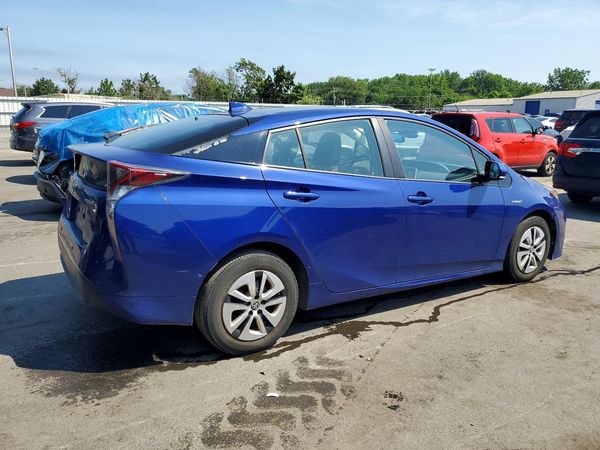 2016 TOYOTA PRIUS