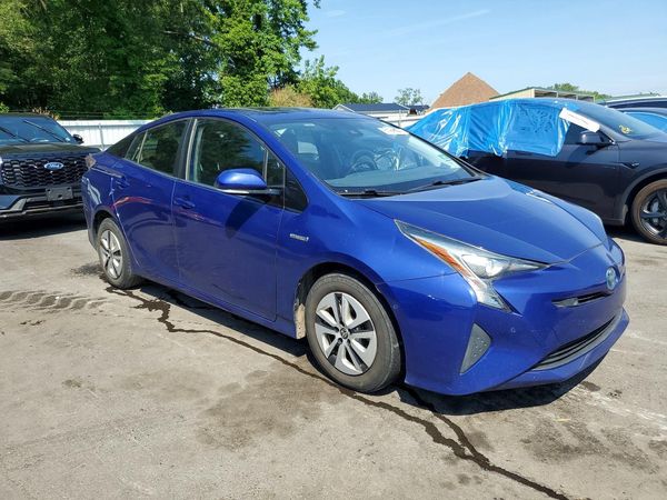 2016 TOYOTA PRIUS