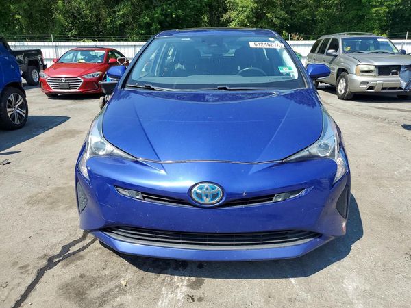 2016 TOYOTA PRIUS