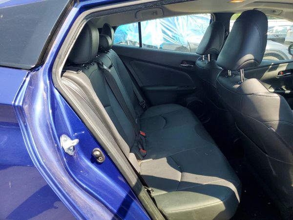 2016 TOYOTA PRIUS