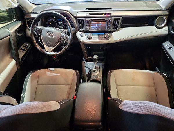 2017 TOYOTA RAV4 XLE