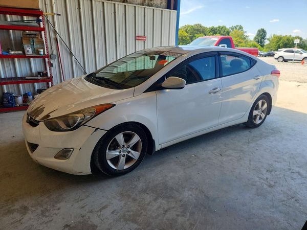 2013 HYUNDAI ELANTRA
