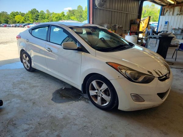 2013 HYUNDAI ELANTRA