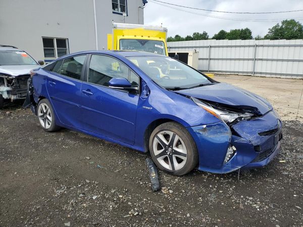 2016 TOYOTA PRIUS