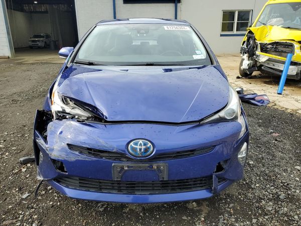 2016 TOYOTA PRIUS