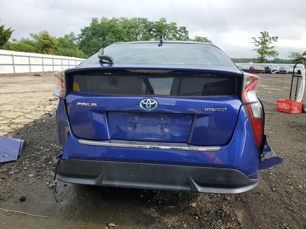 2016 TOYOTA PRIUS