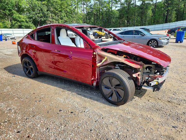 2026 TESLA MODEL Y — Passenger 3/4
