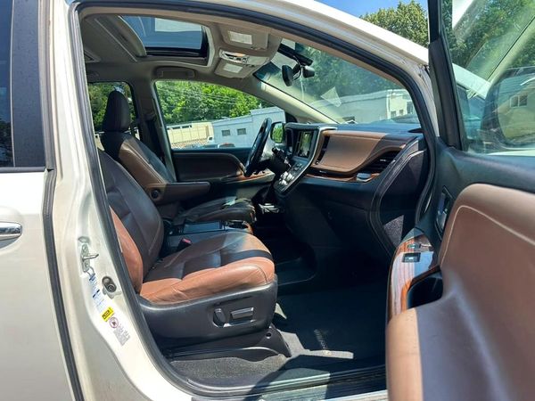 2016 TOYOTA SIENNA