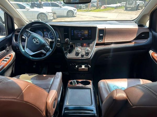 2016 TOYOTA SIENNA